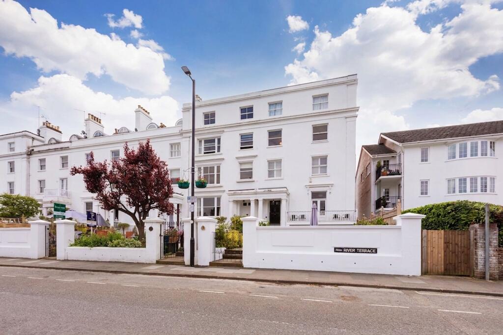 Main image of property: River Terrace, Henley on Thames, RG9 1BG