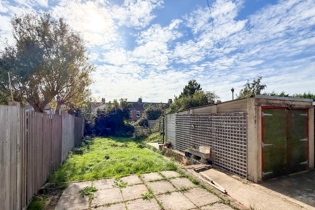House in Wealden, Polegate - More