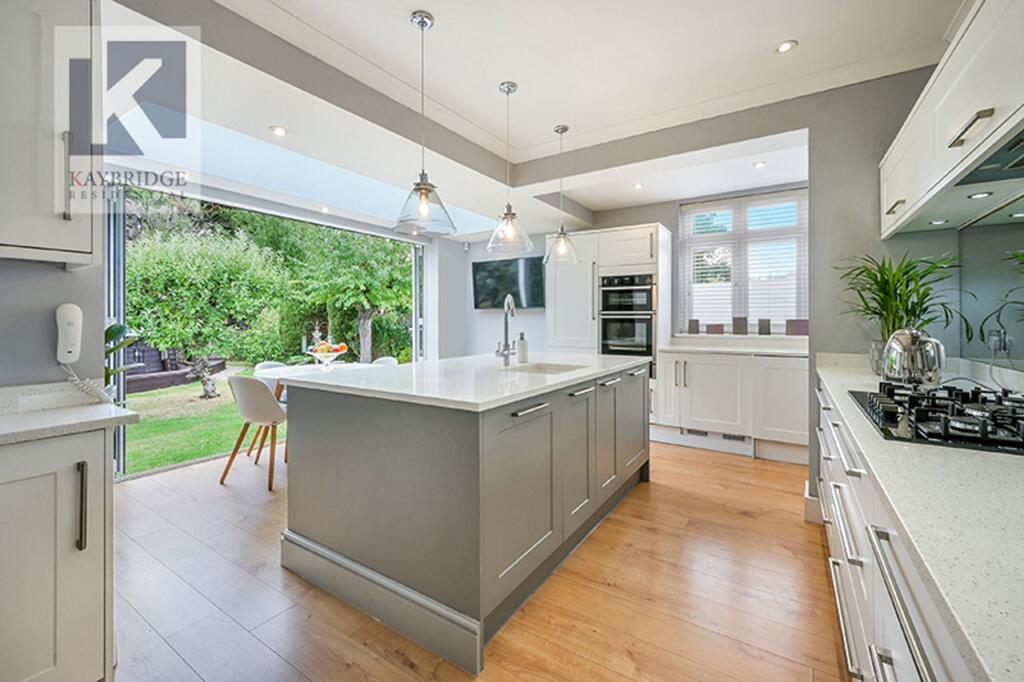 House in Epsom, Stoneleigh - View 3