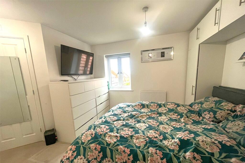 Cleeve Road, Basingstoke, Hampshire, RG24 photo 5