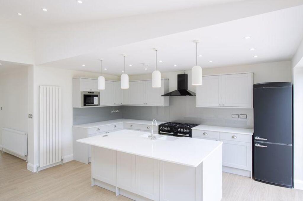 Chesworth Lane, Horsham, RH13 photo 3