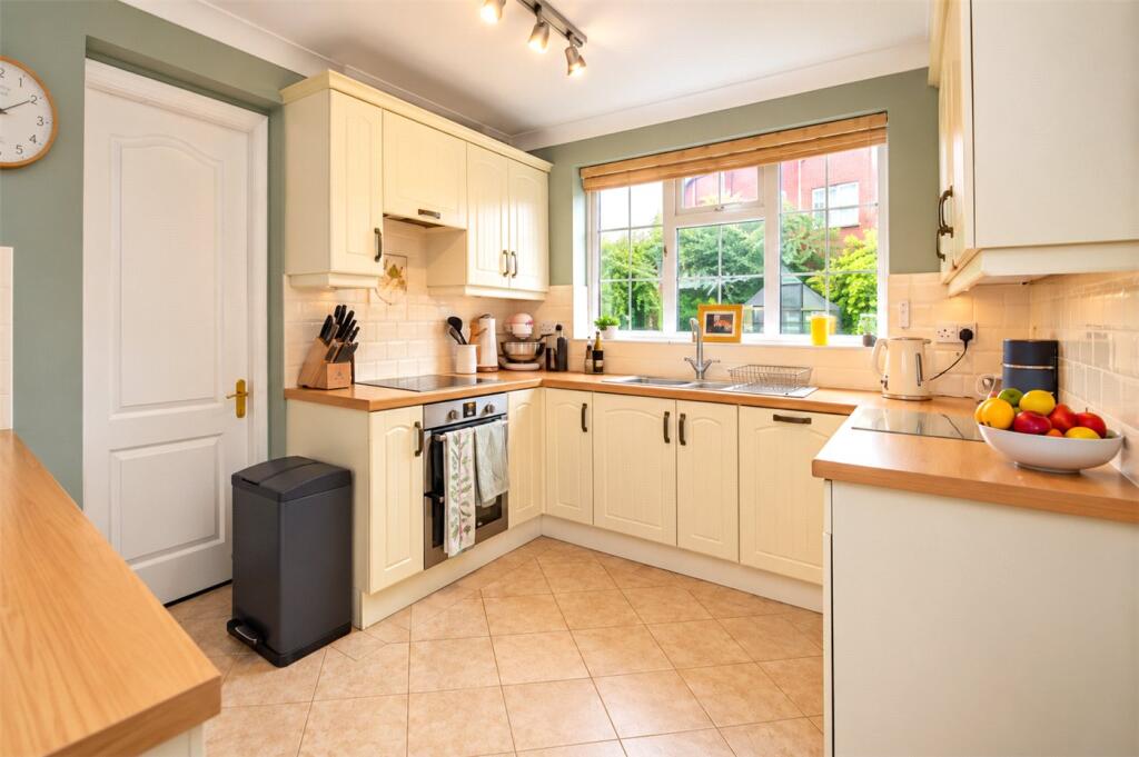House in Bromborough, Heathfield - View 4