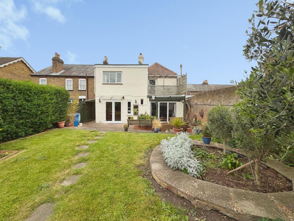 3-bed detached on Alma Road, Eton Wick, Windsor, £595,000