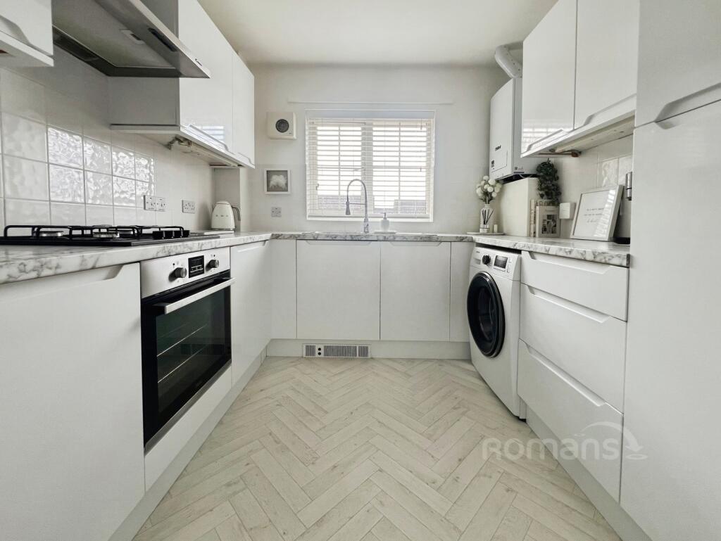 Apartment in Rushmoor, North Town - View 3