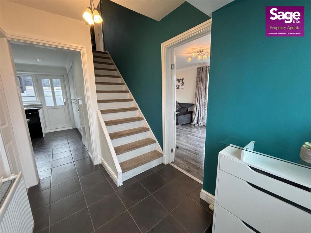 Chepstow Rise, Croesyceiliog, Cwmbran photo 3