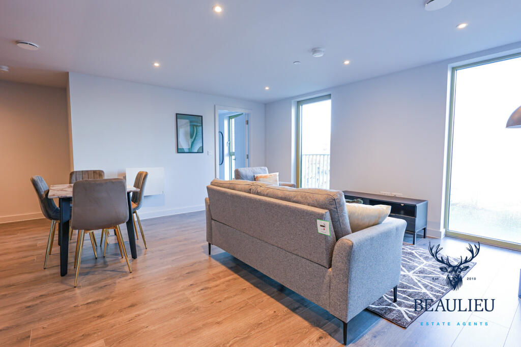 2-bed apartment on Castle Street, Luton, LU1 3, £275,000