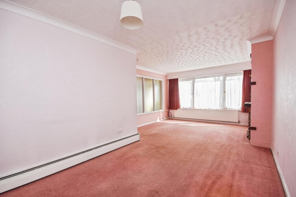 House in Southend-on-Sea - More
