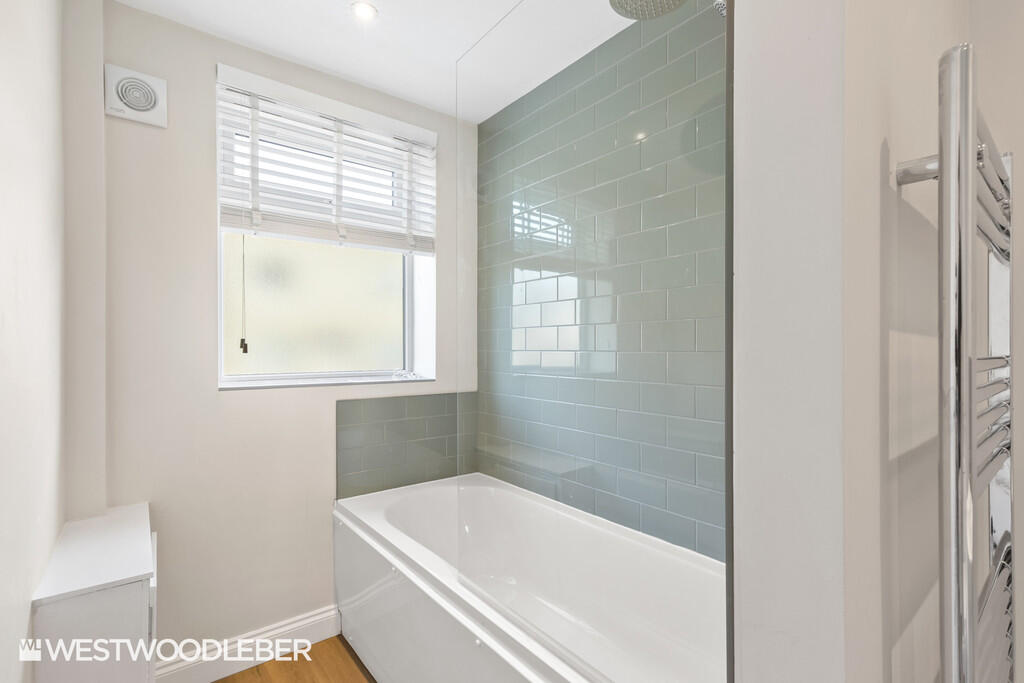 Apartment in Stanstead Abbotts - More