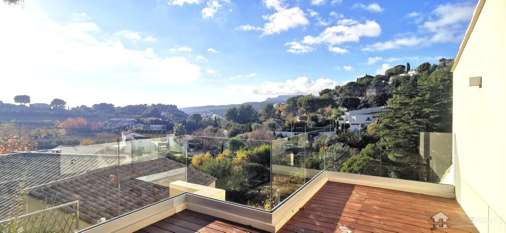 Main image of property: Provence-Alps-Cote d`Azur, Bouches-du-Rhône, Cassis