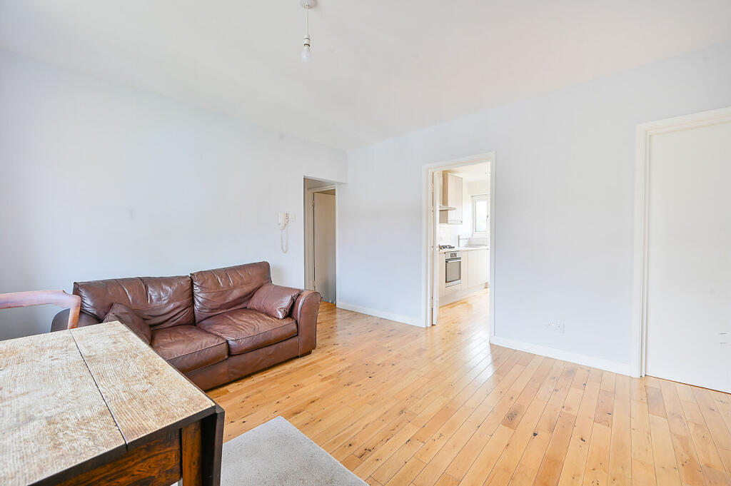 Apartment in Twickenham - More