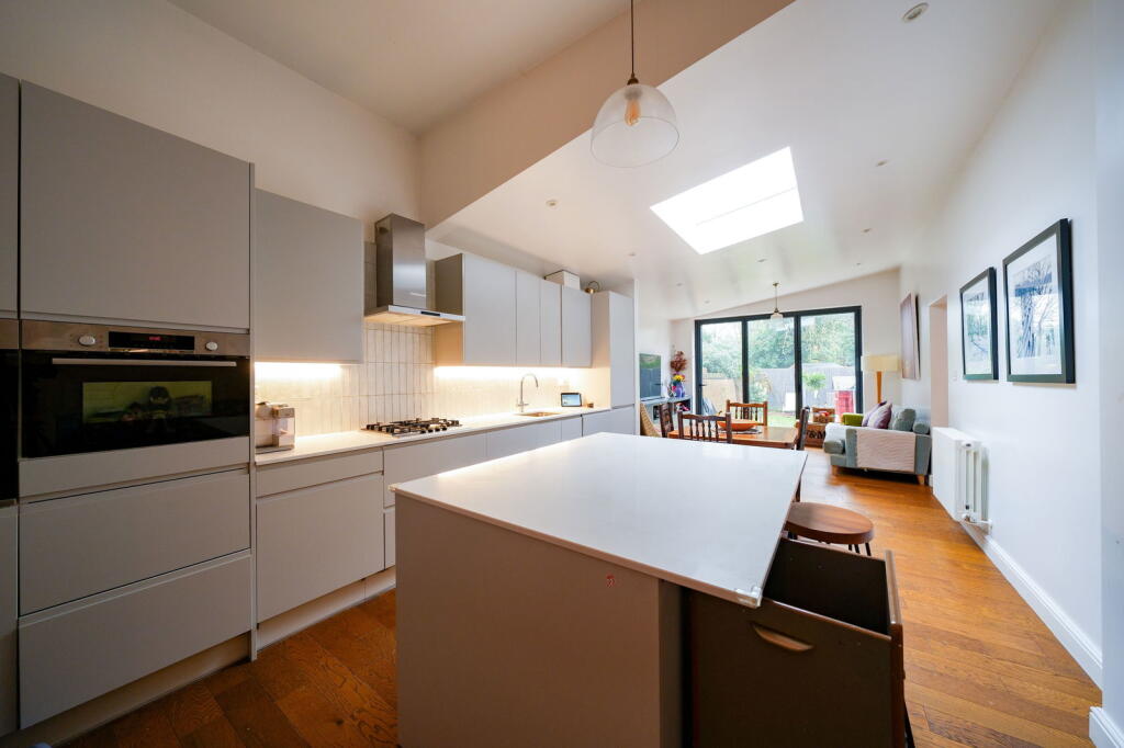 Main image of property: Shoot Up Hill, London, NW2