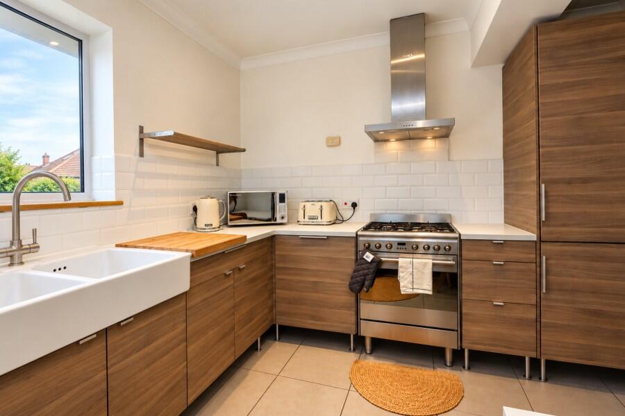 Apartment in Kingston upon Thames - View 2