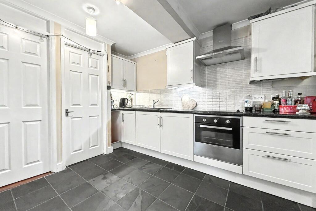 Apartment in Winchester, Hampshire - View 5