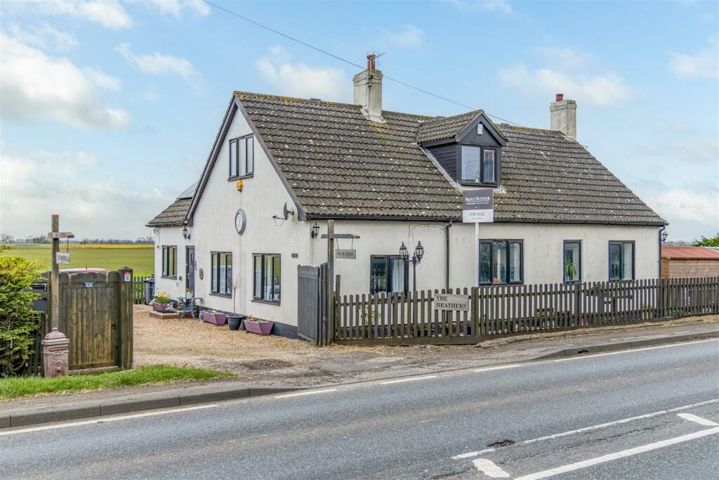 5-bed bungalow on Main Road, East Heckington, Boston, £385,000