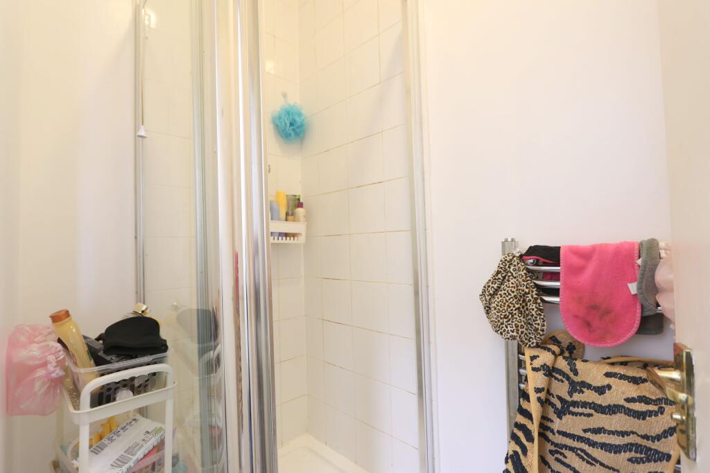 5 bedroom flat for rent