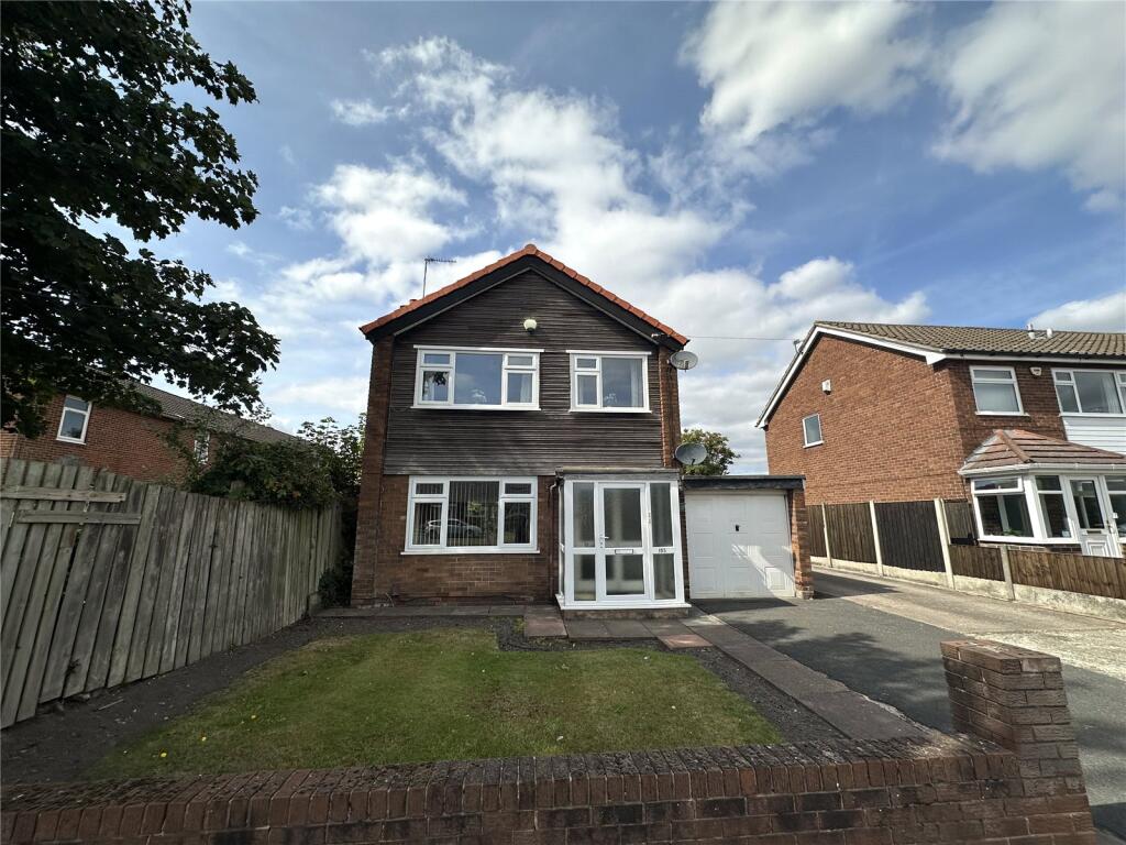 3-bed detached on Derby Road, Widnes, Cheshire, WA8, £340,000