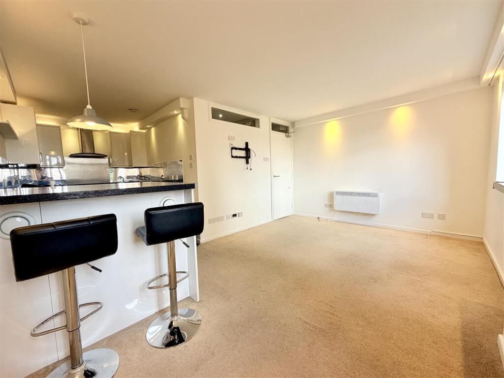Apartment in Enfield - View 4