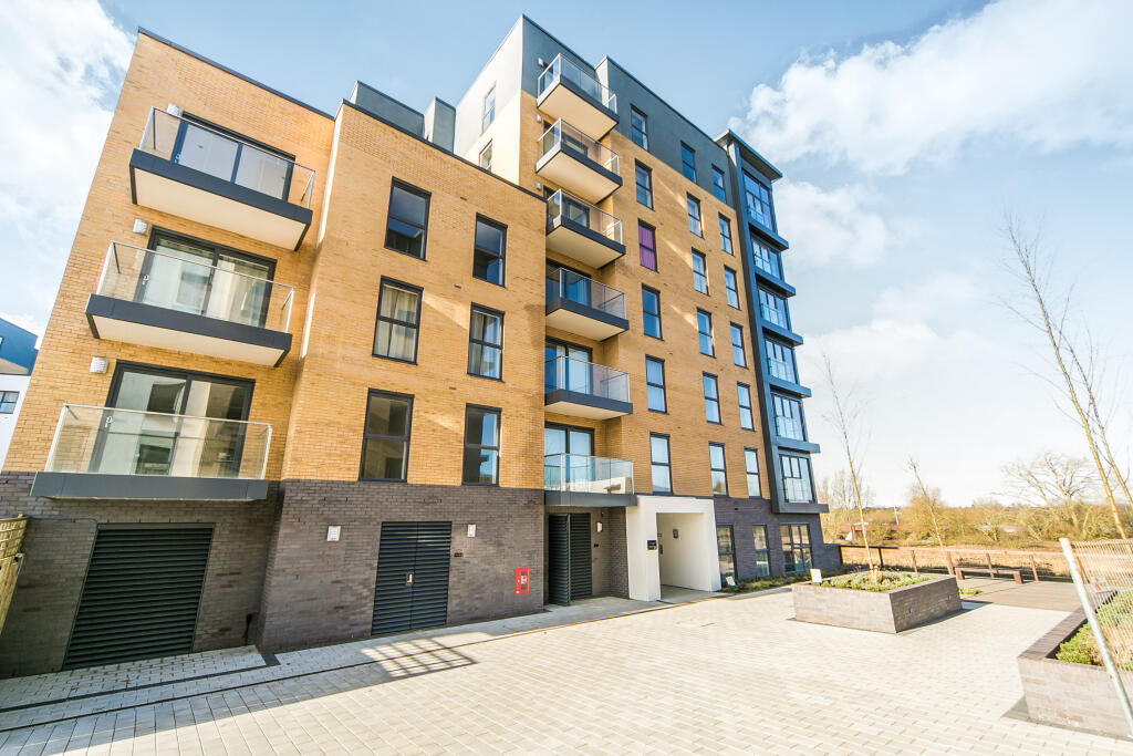 Main image of property: Montagu House, Padworth Avenue, Reading, RG2