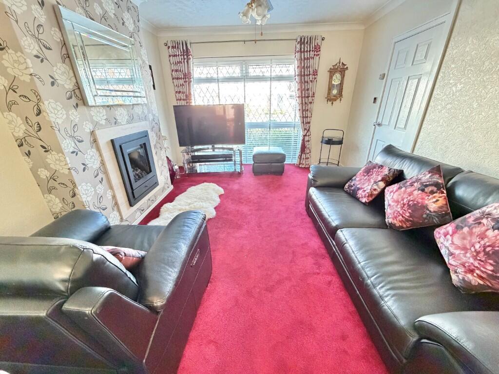 Braeside Close, Great Sutton - View 4