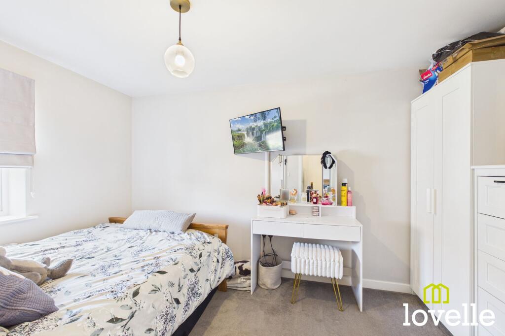 House in Hull - View 5
