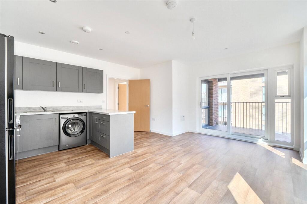 Apartment in Slough - View 3
