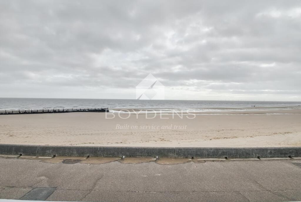 The Leas, Walton-on-the-Naze photo 4