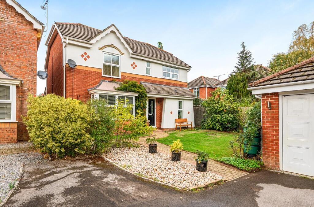 4-bed detached on Wood End Way, Knightwood Park, Chandler's Ford, £700,000