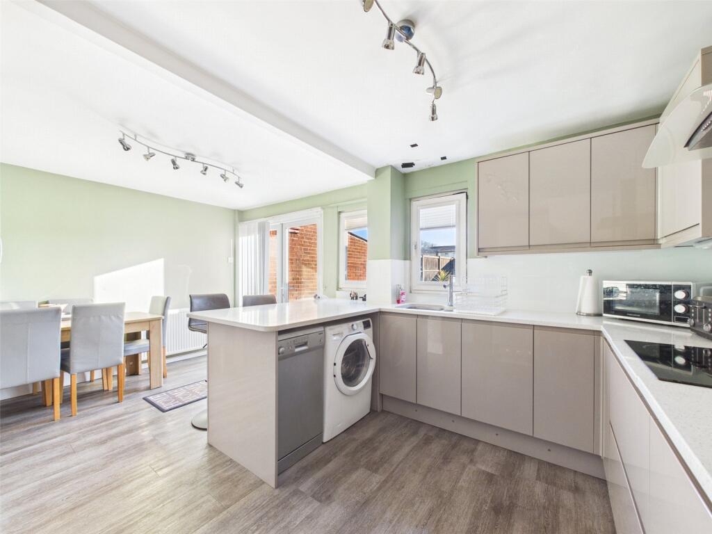 Coral Close, Tuffley, Gloucester, Gloucestershire, GL4 photo 3