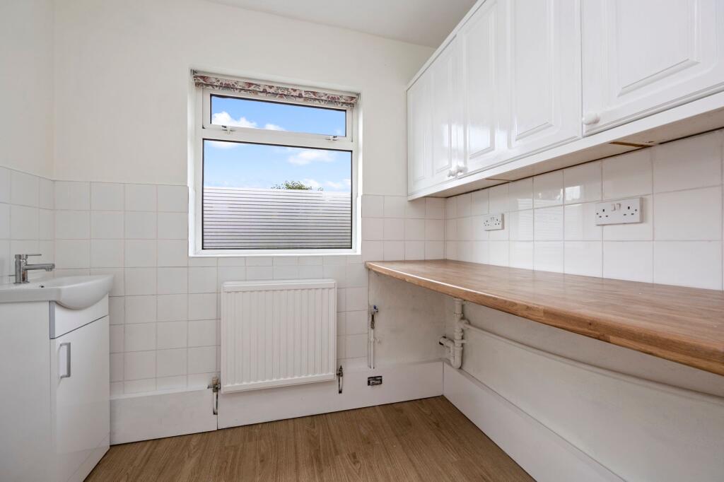 House in Wealden, Crowborough - More