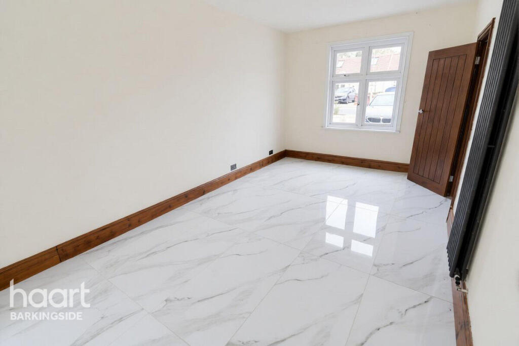 House in London - View 5