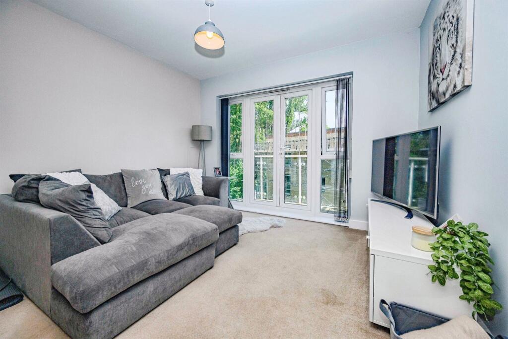 Apartment in Dacorum, Nash Mills - View 3