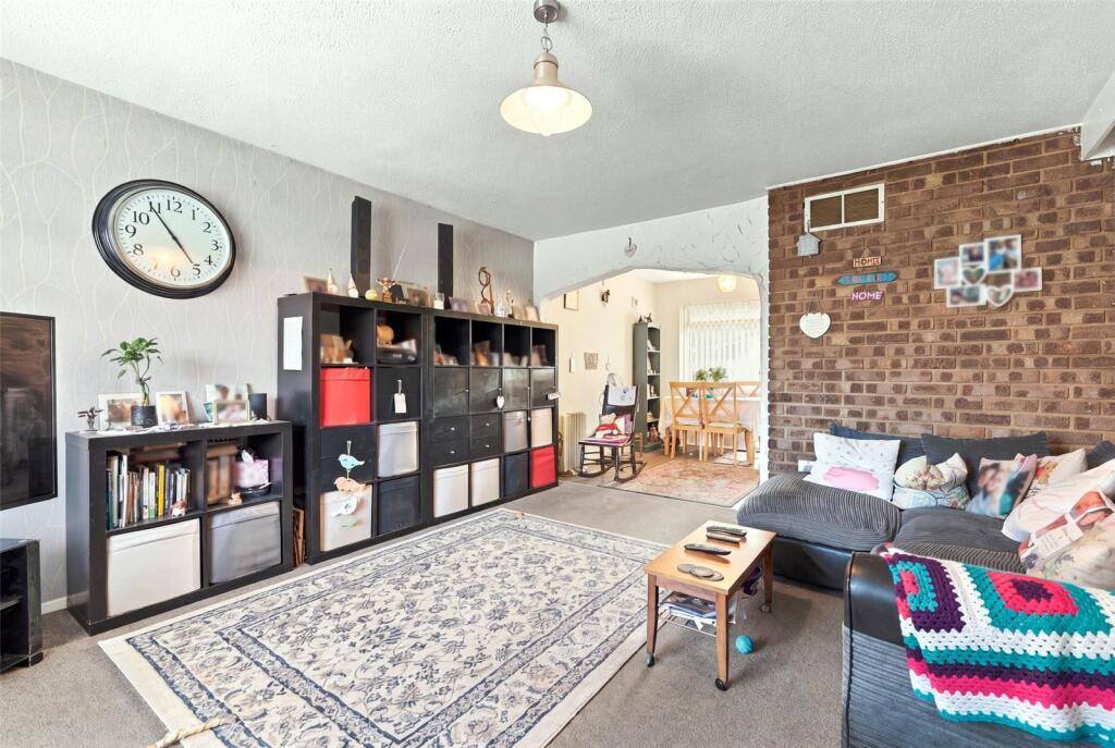 House in Southend-on-Sea, Eastwood - More