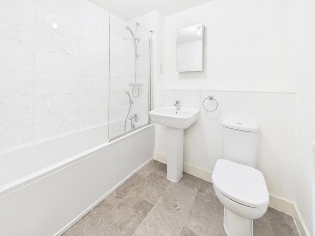 House in Bristol, Highbrook Park, Winterbourne - More