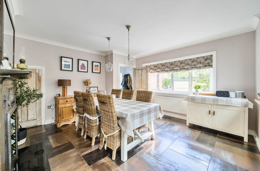 House in Gloucester - View 4