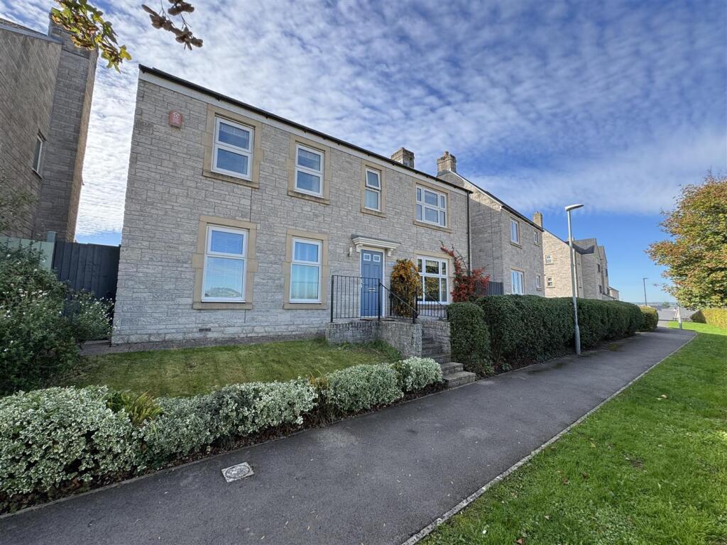 4-bed detached on Clifford Drive, Paulton, £450,000