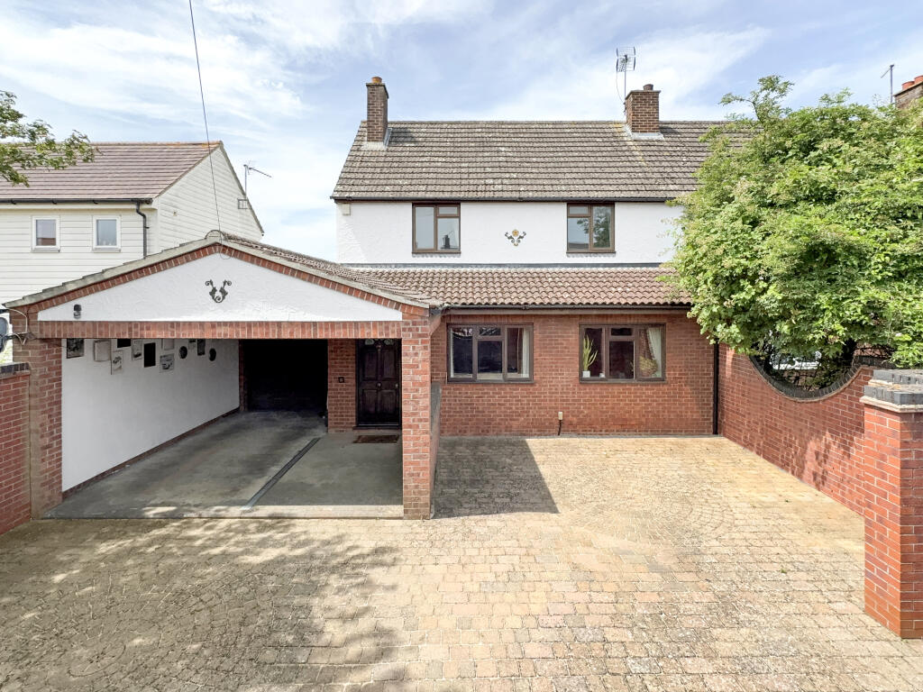 3-bed semi-detached on Dale Way, Sawston, £495,000