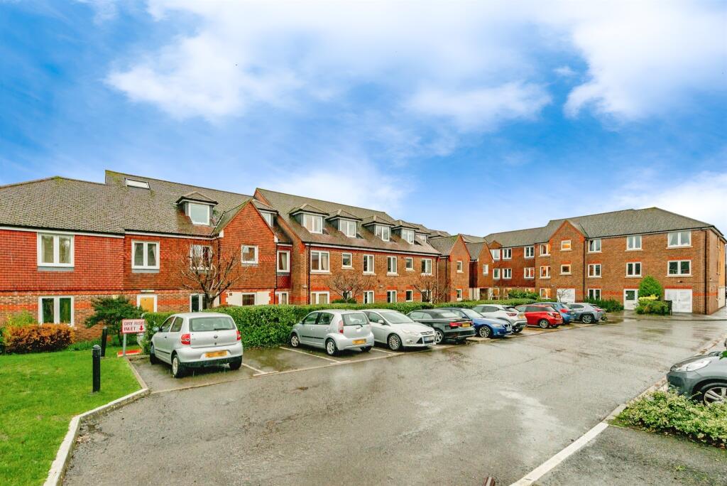 2-bed other on London Road, Redhill, £185,000