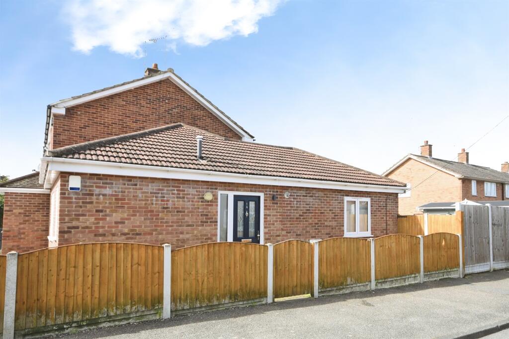 Main image of property: Bournebridge Close, Hutton, Brentwood