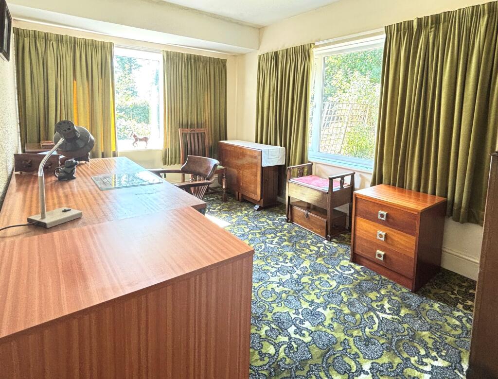 House in Tewkesbury, Sandhurst - More