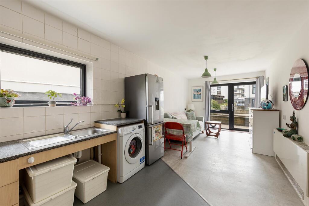 Apartment in London, Higham Hill - View 4