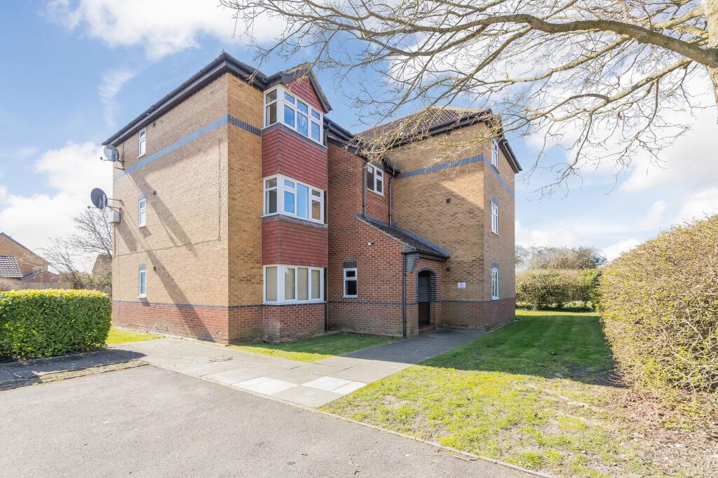 1-bed flat on Halse Water, Didcot, OX11, £165,000