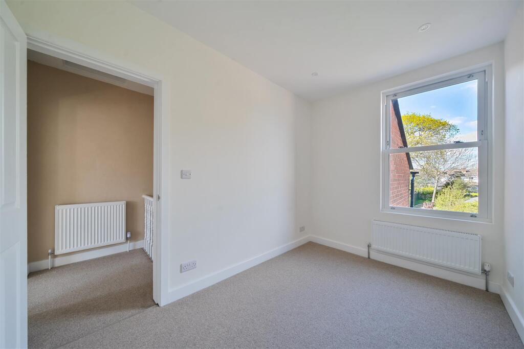 House in Southampton - More