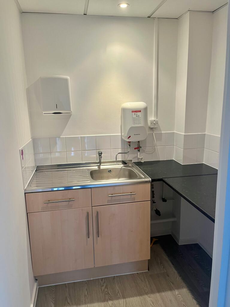 2 Crown - Kitchenette.jpeg