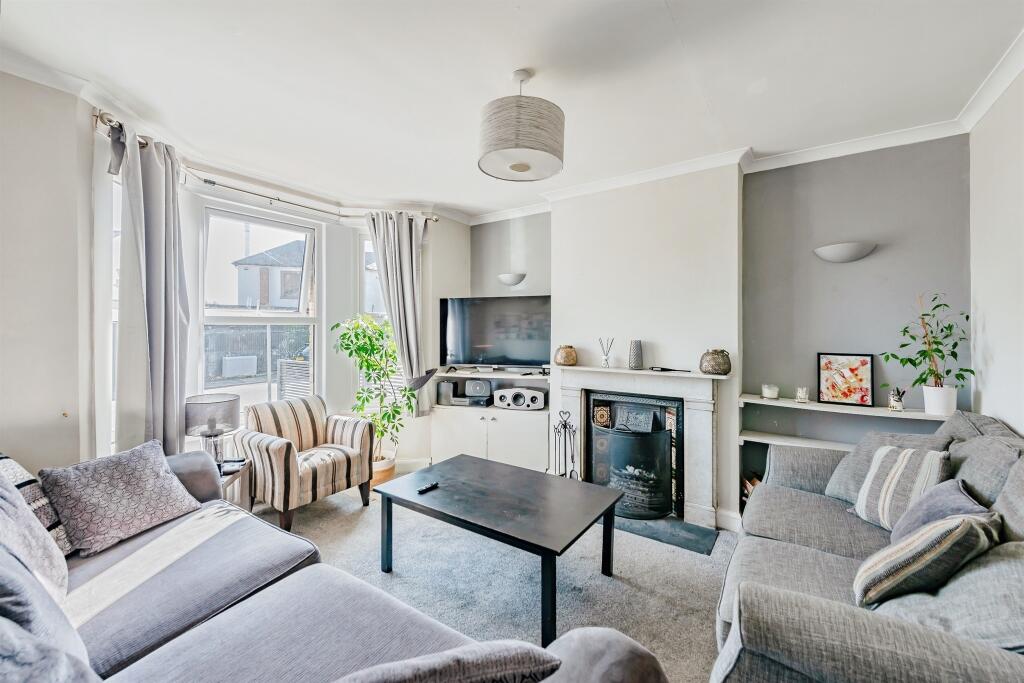 House in Reigate and Banstead, Reffles Bridge, Earlswood - View 3