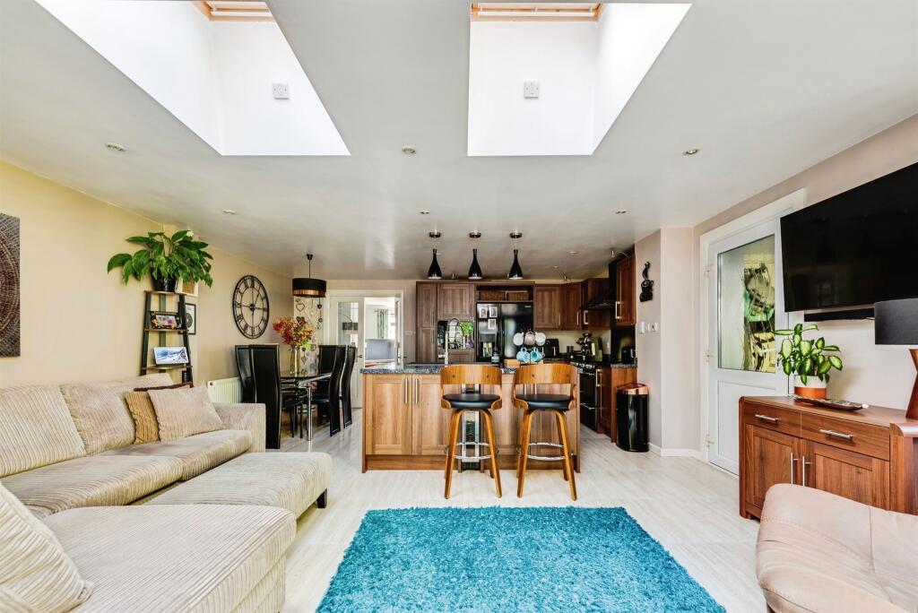 House in Swindon, Pembroke Park, Wood Hall - View 5