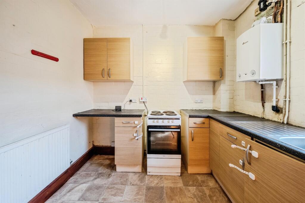 House in Hereford, Herefordshire - More