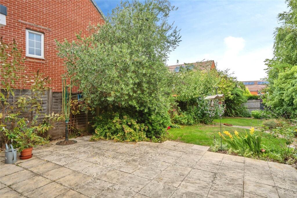 House in Clanfield - View 4