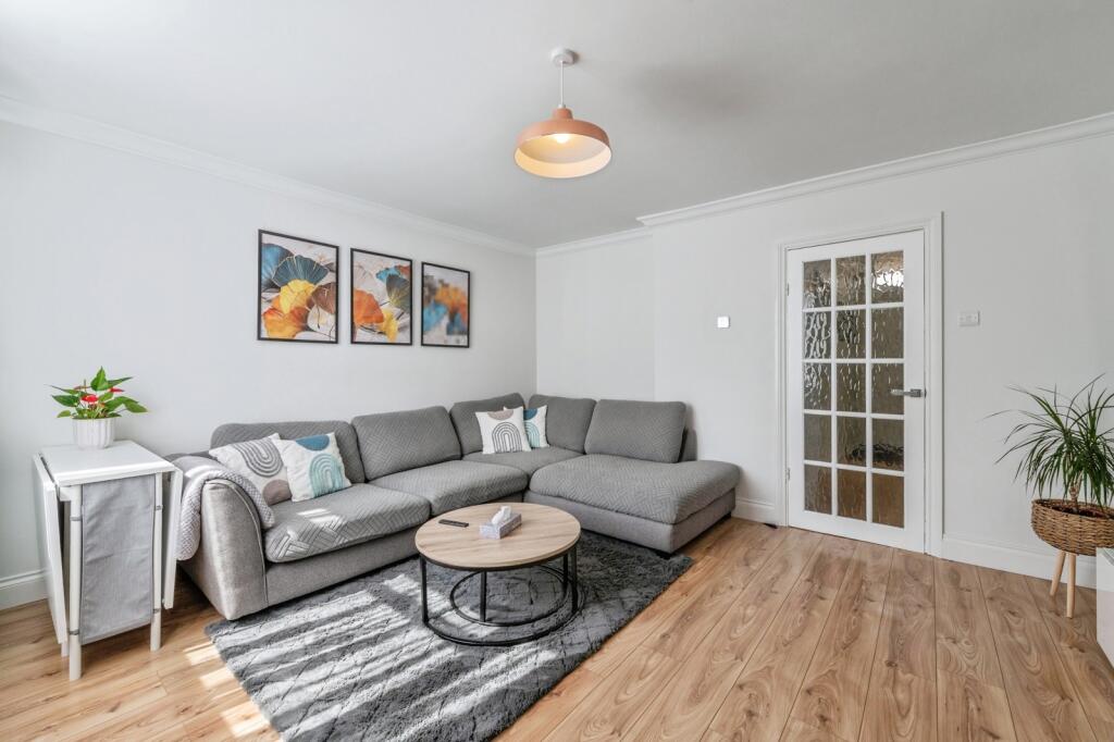 Apartment in Brentwood, Essex - View 4