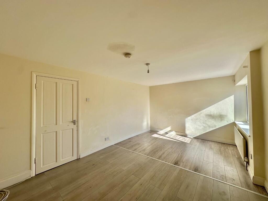 Apartment in Uxbridge, Hillingdon - View 4