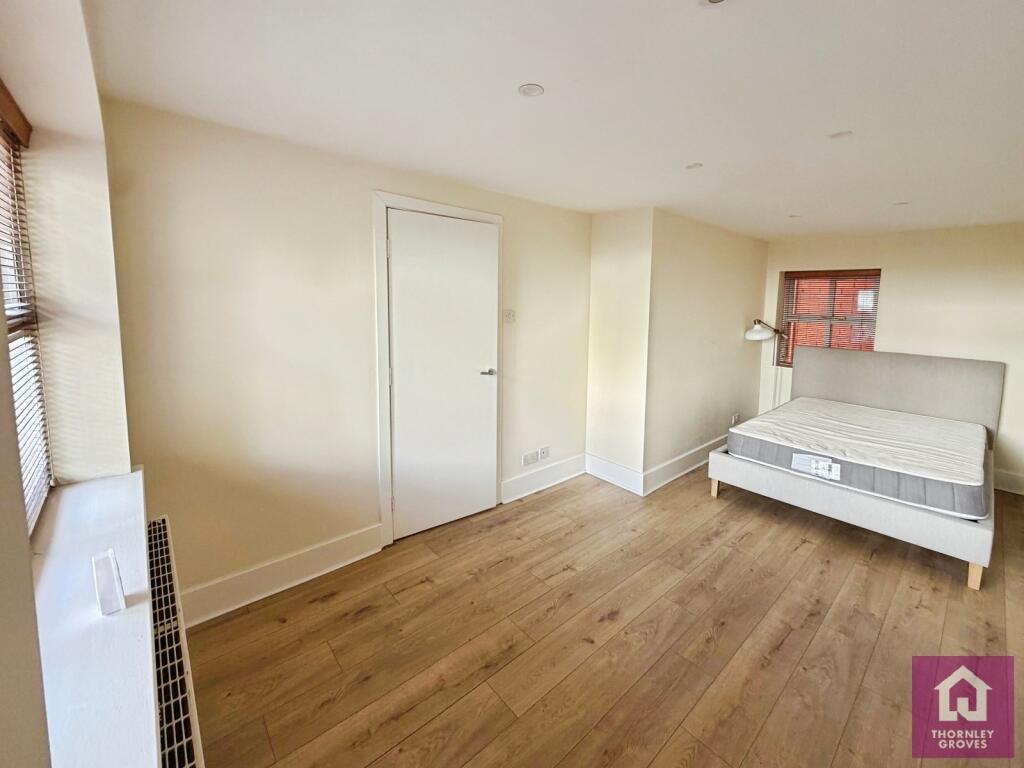 Apartment in Manchester, Withington - View 5
